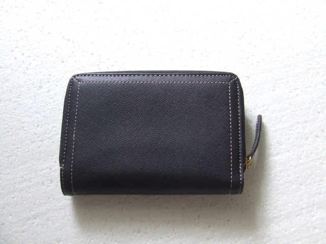 【訳あり】【値下げ】レディースワンポイントデザインがスタイリッシュな合成皮革二つ折り財布/ブラック_画像2