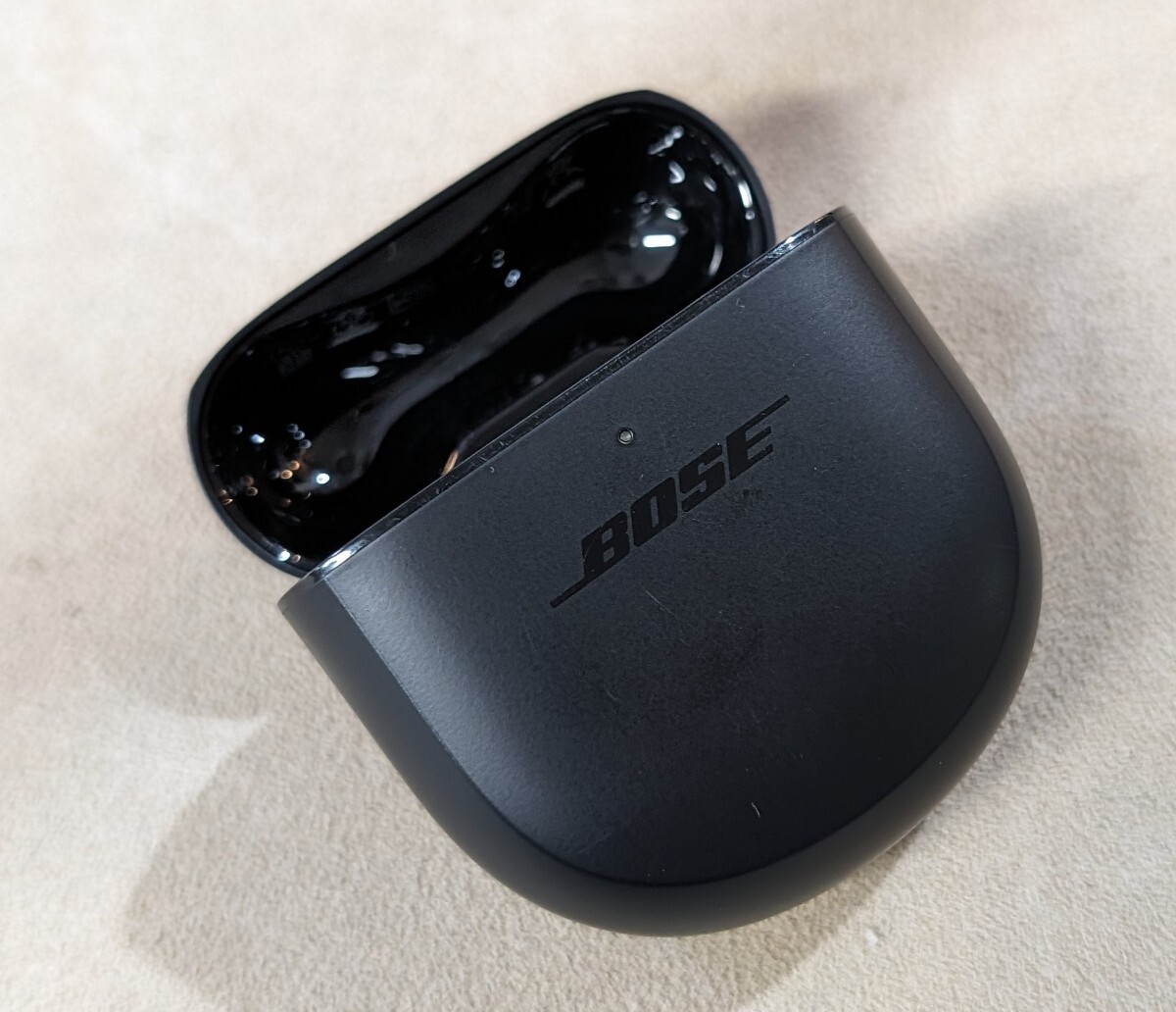 i бесплатная доставка Bose Bose QuietComfort Earbuds ll зарядное устройство только слуховай аппарат нет дешевый charger только черный. сначала. хорошая вещь простой . чистка settled 