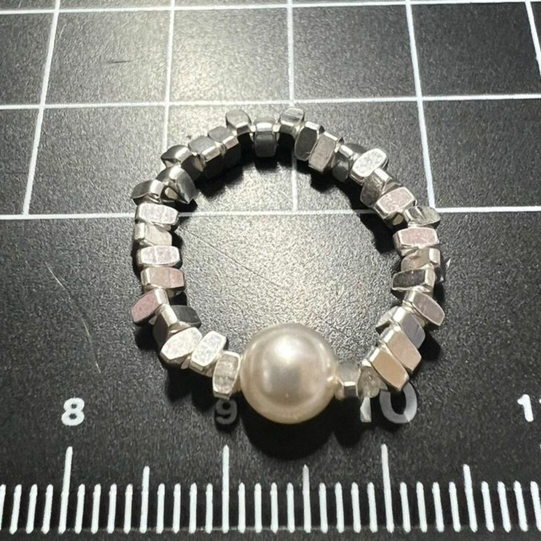 A539 匿名配送 指輪 レディース リング 一粒 パール ブロークンビーズ シルバー ホワイト フリーサイズ 可愛い 伸縮 シンプル 真珠の画像9