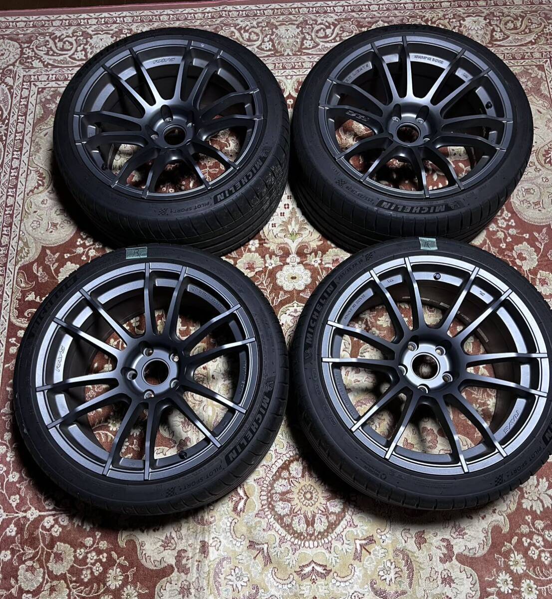 レイズ　グラムライツ57XR 18インチ　9.5j +22 r32 gtr ミシュランパイロットスポーツ4_画像1