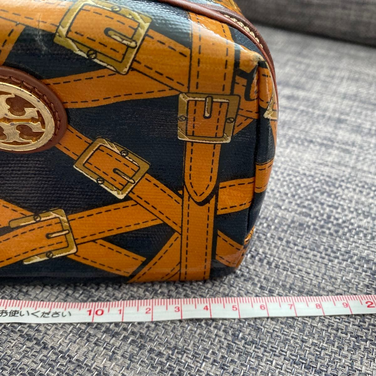 トリーバーチ　TORYBURCH  ポーチ 化粧ポーチ 小物入れ ラウンドファスナー