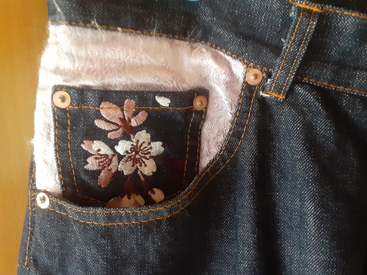 花旅楽団ジーンズ　桜刺繍　サイズ36_画像2