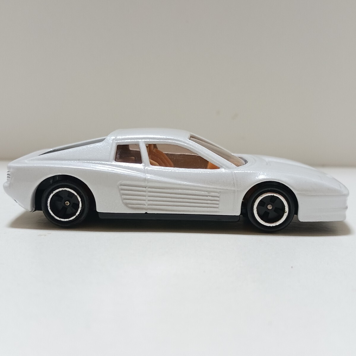 トミカ　91　フェラーリ　テスタロッサ　白メッキ加工　カスタム品　コピー箱(おまけ)付き_画像5