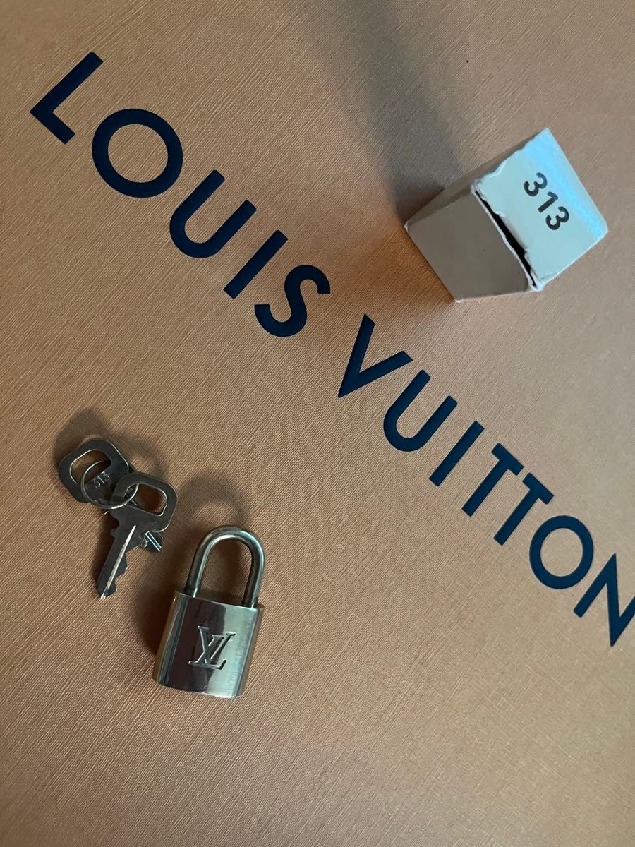 ルイビトン南京錠　鍵　錠　金具　ゴールド　番号313 LOUIS　VUITTON 正規品