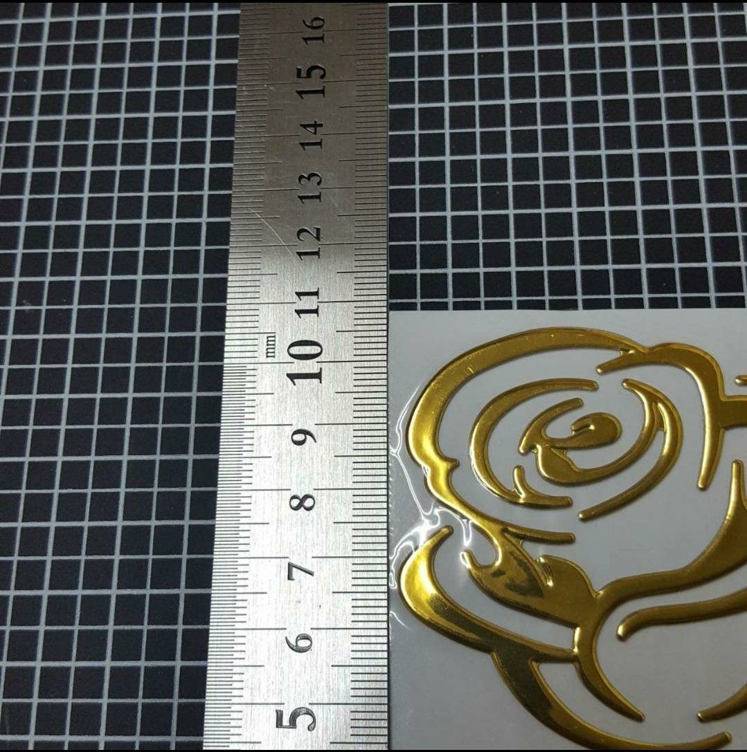 3D メタリック ローズ ステッカー ゴールド シール 金 薔薇 バラ 立体　給油口 リアクオーターガラス _画像3