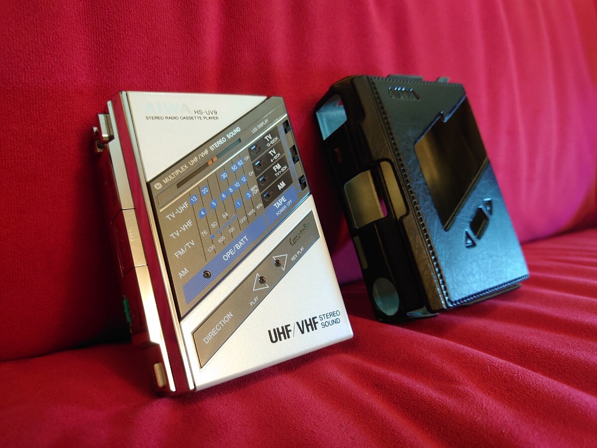【AIWA】HS-UV9 Cassette Boy vintage PORTABLE RADIO CASSETTE PLAYER アイワ レトロ ポータブル ラジオ カセットプレーヤー の画像1