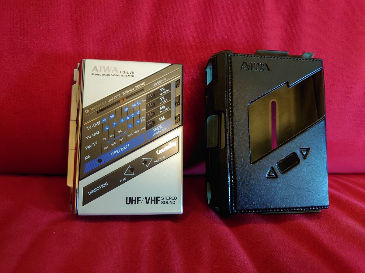 【AIWA】HS-UV9 Cassette Boy vintage PORTABLE RADIO CASSETTE PLAYER アイワ レトロ ポータブル ラジオ カセットプレーヤー の画像2