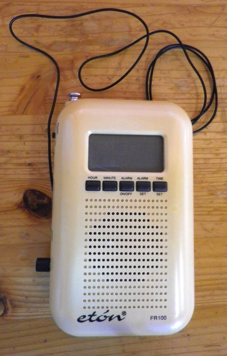 緊急警戒ラジオEton FR100 Light-AM FM バンド - LCD 時計 - アラーム(中古 ジャンク扱い）の画像1