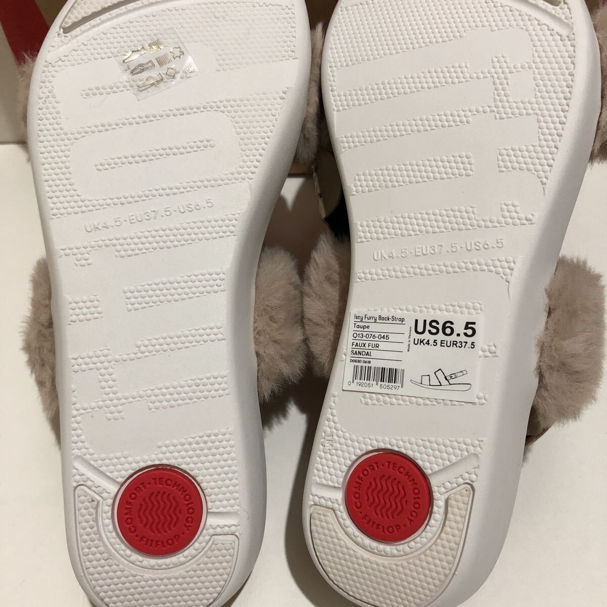 新品＊US6.5/23.5【fitflop fauxファーサンダル】フィットフロップ■秋冬レディースサンダル/19800円/ Taupe ベージュ 系/女性用サンダル