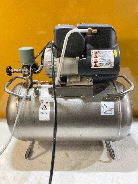 [1 jpy start!]HITACHI Hitachi air compressor 0.4LE-8S oil free be Vicon 100V capacity 30L operation excellent * Sagawa payment on delivery shipping 