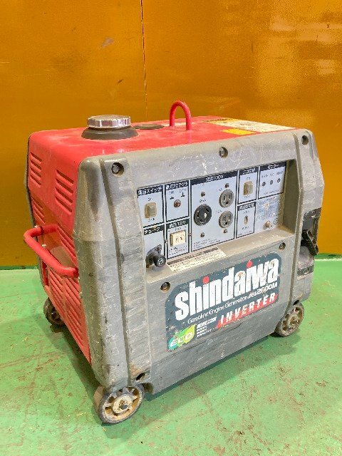 【1円スタート！】新ダイワ/shindaiwa インバーターガソリンエンジン発電機 IEG2600M ※変形箇所有 動作良好_画像1