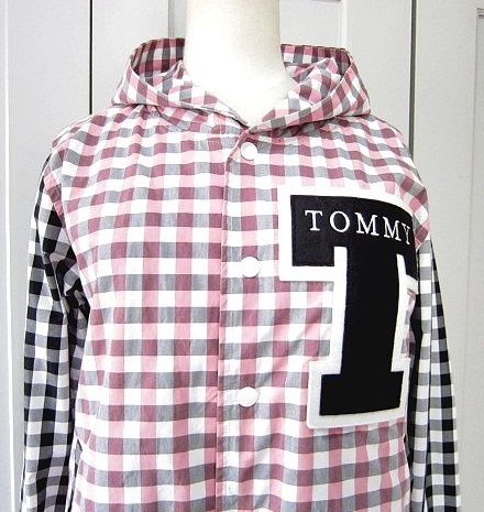 トミー　TOMMY　フードジャケット　マウンテンパーカー　綿100％　ロゴ　_画像2