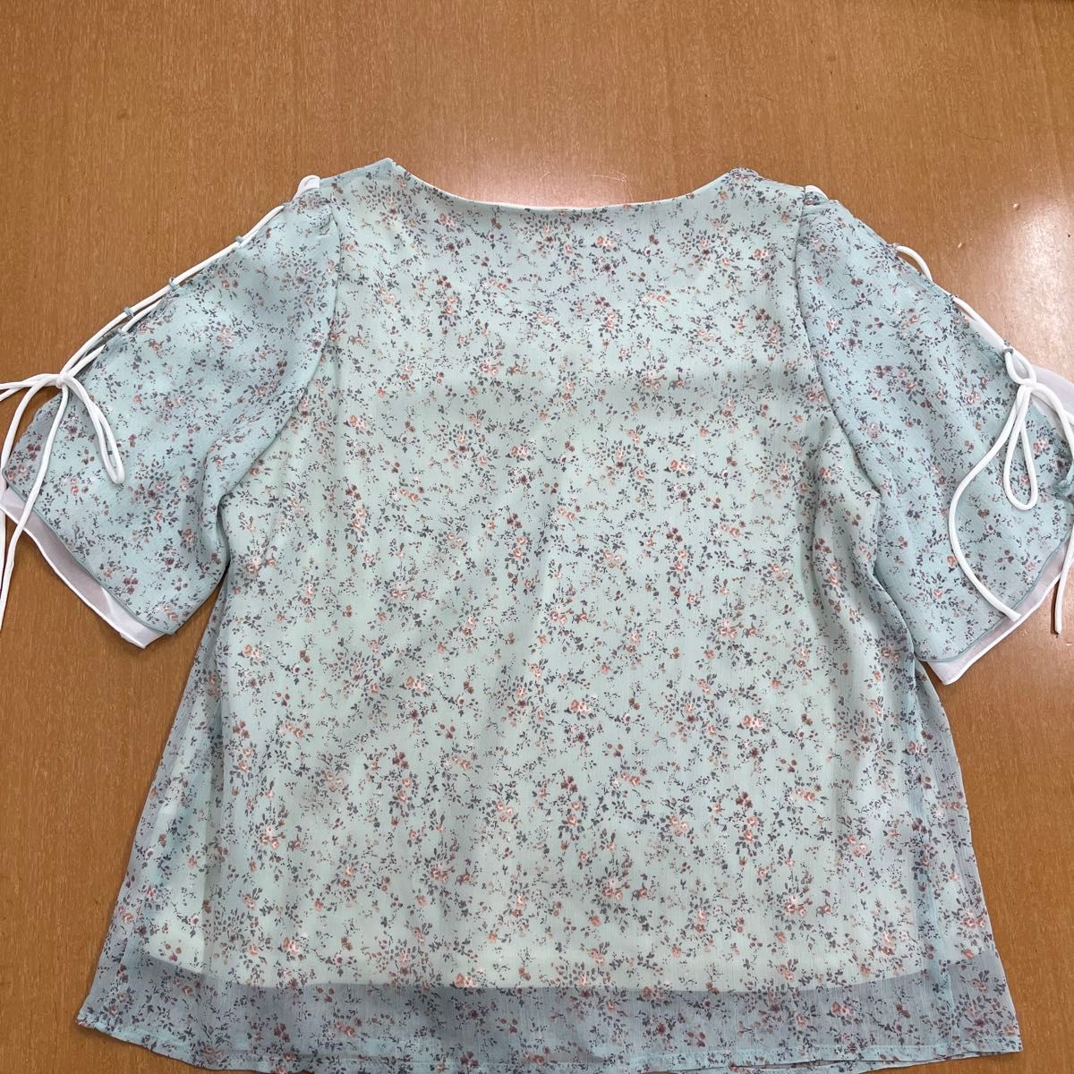 超美品！　シフォンの花柄ブラウス　