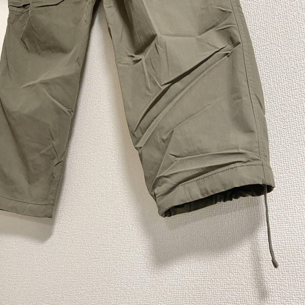 未使用】ユニクロ ワイドフィットパラシュートカーゴパンツ 未使用】ユニクロ ワイドフィットパラシュートカーゴパンツ