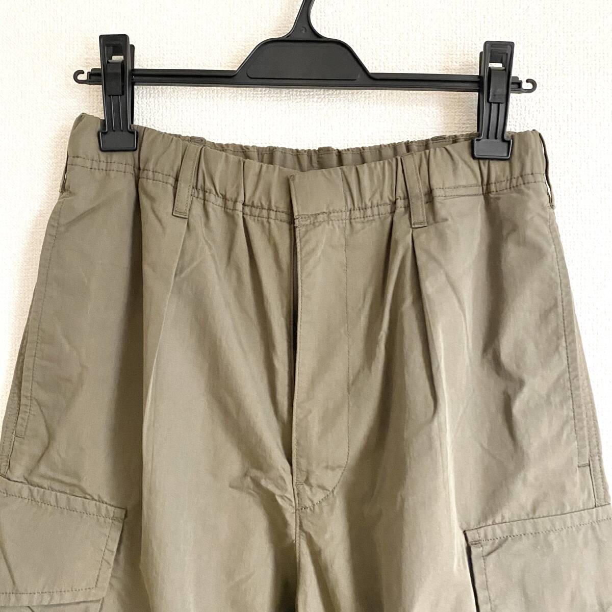 【未使用】ユニクロ ワイドフィットパラシュートカーゴパンツ オリーブ S UNIQLO UT タクティカル カーキ cargo pant 321-460268(33-05)_画像5