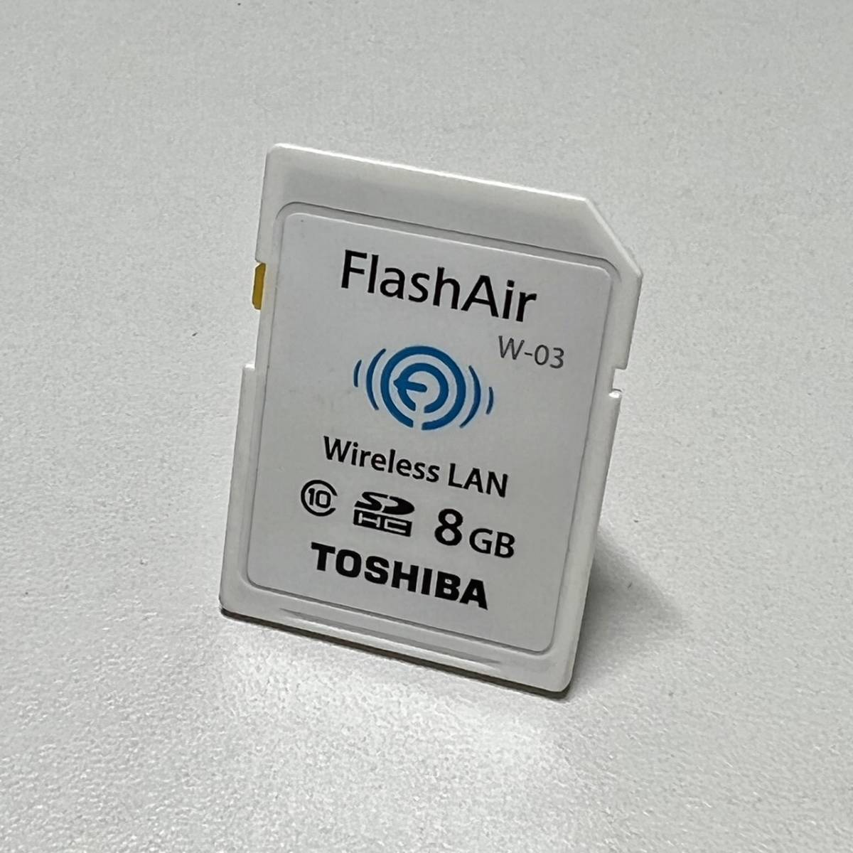 ●♪TOSHIBA FlashAir W-03 8GB SDHCカード Class10 無線LAN/Wi-Fi搭載 1枚♪_画像1