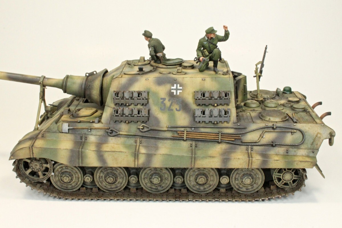 タミヤ 1/35 ドイツ重駆逐戦車ヤークトティーガー 初期生産車輌　完成品_画像6