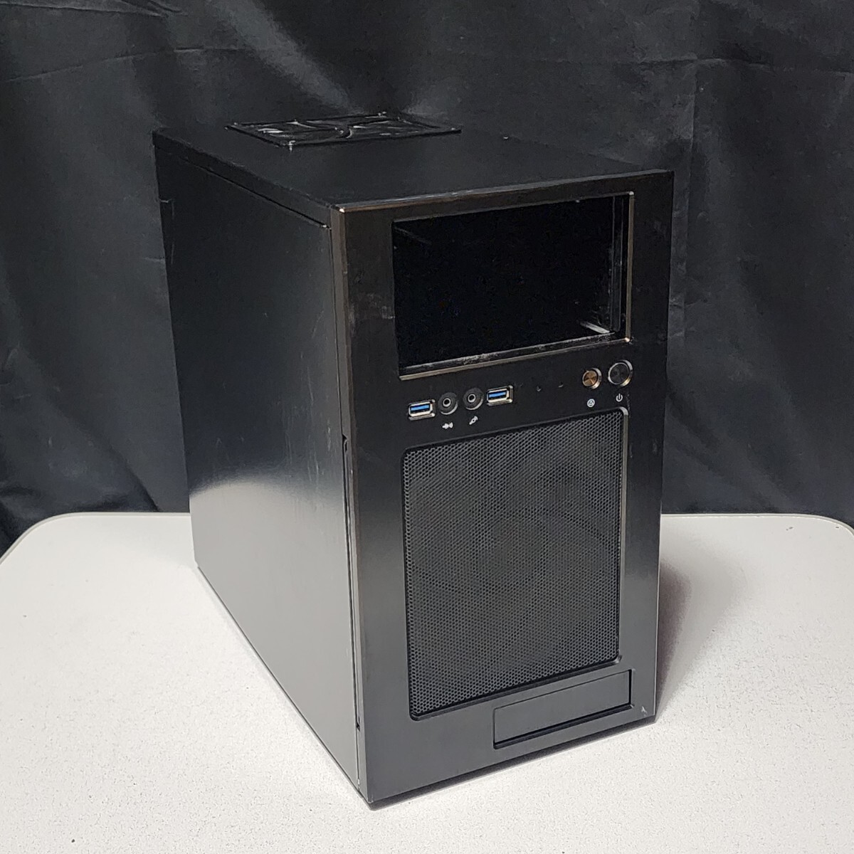 SilverStone Temjin Series SST-TJ08B-E ミニタワー型PCケース SilverStone Temjin Series SST-TJ08B-E ミニタワー型PCケース