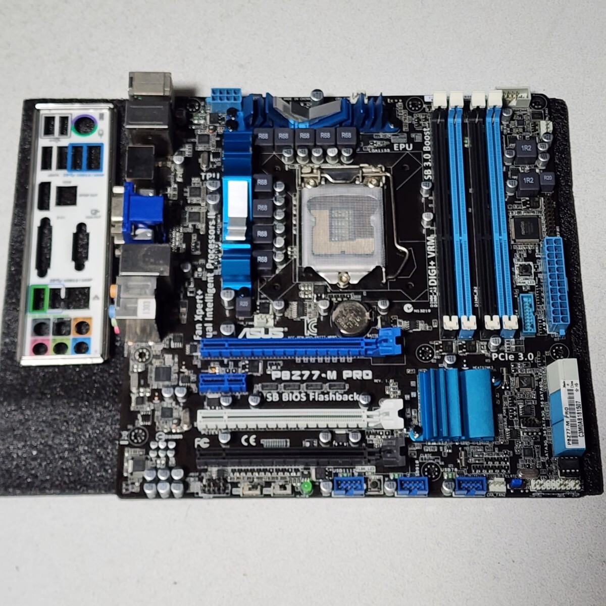 ASUS P8Z77-M PRO IOパネル付属 LGA1155 MicroATXマザーボード 第2・3世代CPU対応 最新Bios 動作確認済 PCパーツ_画像2