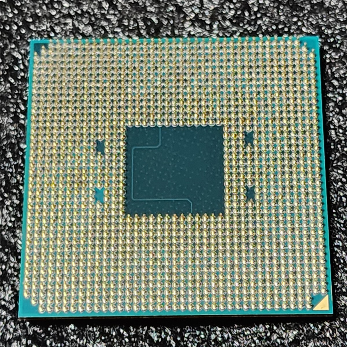 CPU AMD Athlon 200GE with Radeon Vega3 Graphics 3.2GHz 2コア4スレッド Socket AM4 PCパーツ 動作確認済み_画像2
