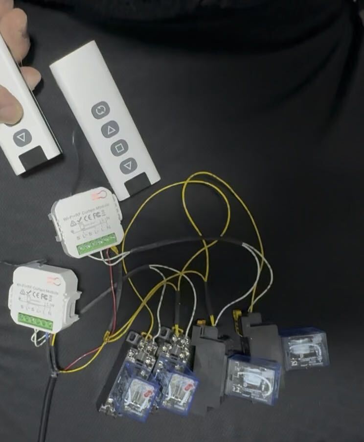 電動シャッター 超遠隔操作ユニット Wi-Fi and リモコン and 電動シャッター 超遠隔操作ユニット Wi-Fi and リモコン and