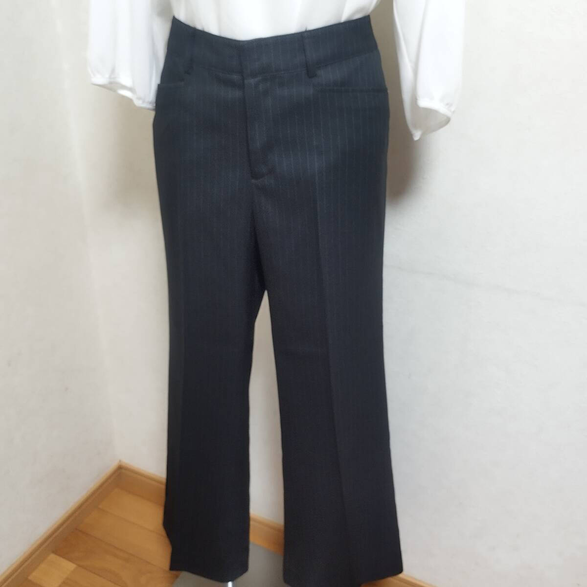 極美品 15号 大きいサイズ 就活スーツ リクルートスーツ パンツスーツ 式服 礼服 ゆったりサイズ 3L 2XL パンツセットアップ_画像4