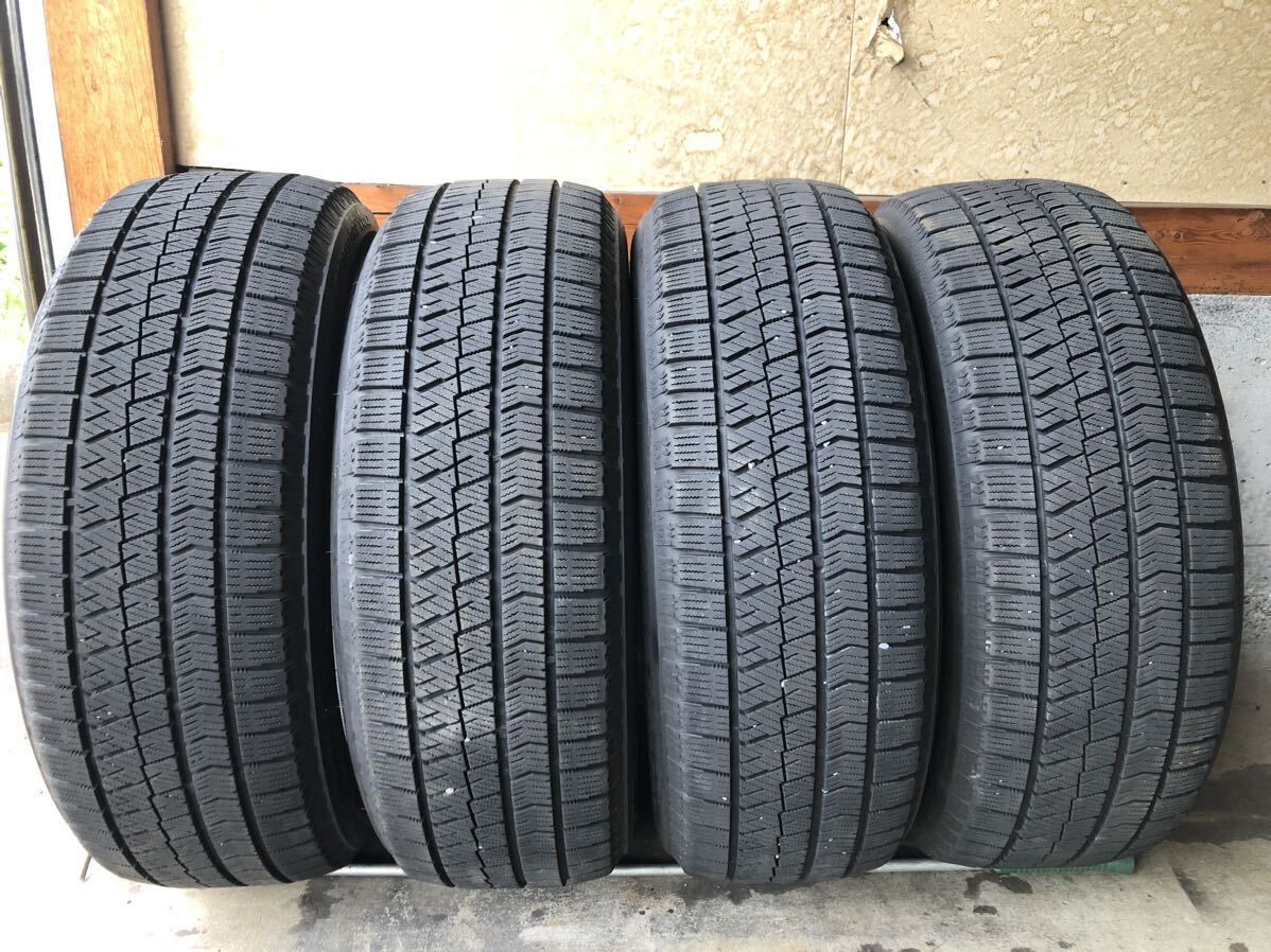 BRIDGESTONE ブリヂストン スタッドレス 4本セット BLIZZAK VRX2 215/60R17 2018年製 C-HR アルファード エスティマ ヴェルファイア_画像1