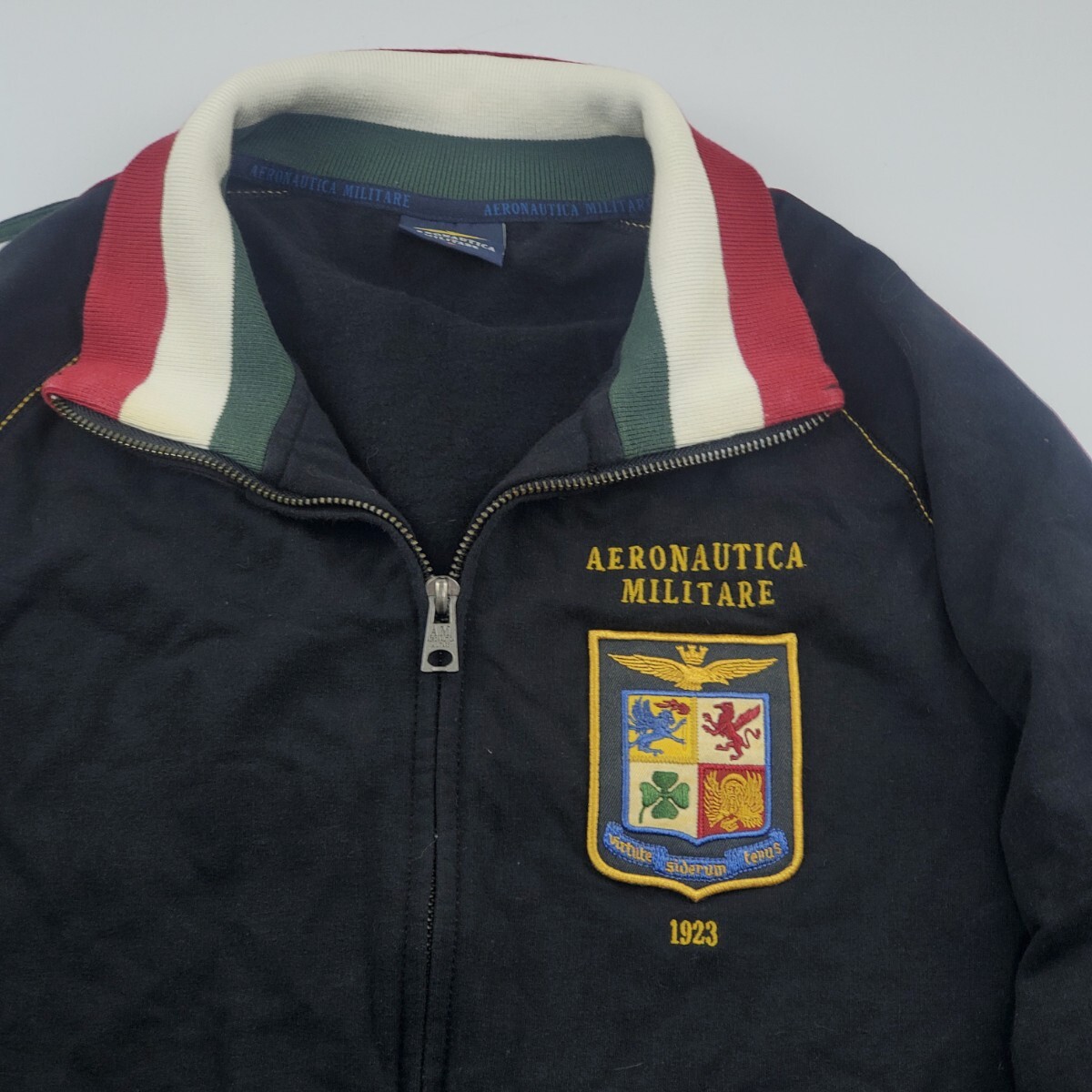 ◇c【本物志向の方に】 アエロナウティカミリターレ AERONAUTICA MILITARE イタリア空軍 ロゴ刺繍 スウェット ジャージ ジャケット Lサイズ_画像2