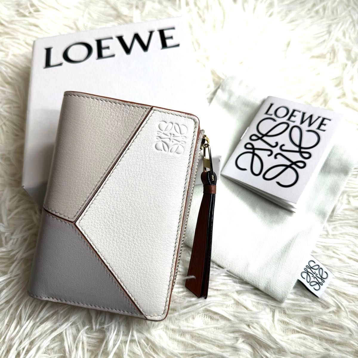 新品同等品 / LOEWE ロエベ パズルスリムバイフォールドウォレット 二つ折り財布 クラシックカーフ ライトゴースト ホワイト