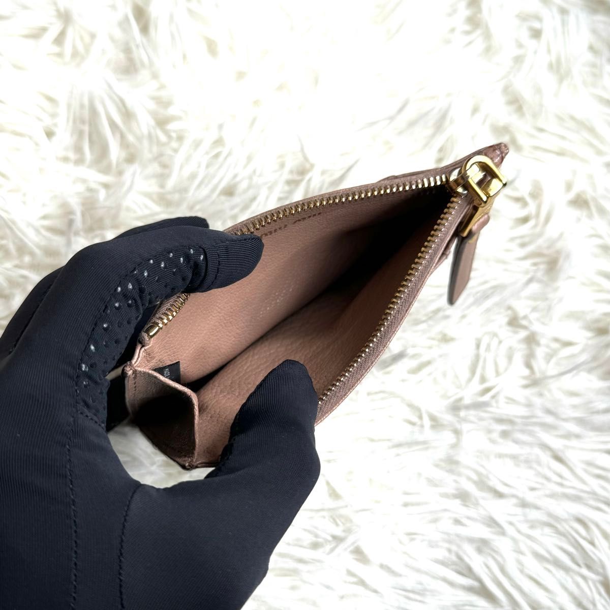 miu miu ミュウミュウ マドラスレザーフラグメントケース カード miu miu ミュウミュウ マドラスレザーフラグメントケース カード