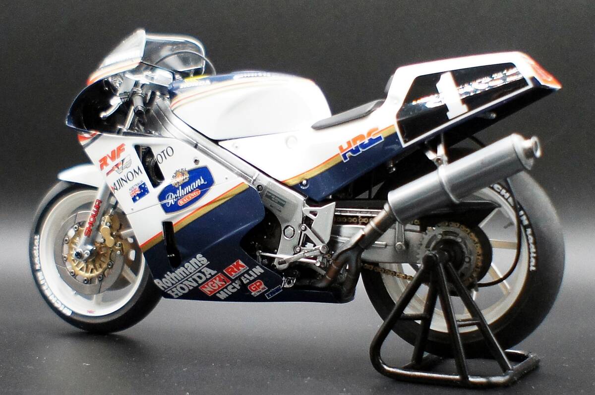 1/12 タミヤ TAMIYA 1987 Rohtmans ホンダ HONDA RVF750 SUZUKA 8時間耐久レース 塗装済 完成品_画像3