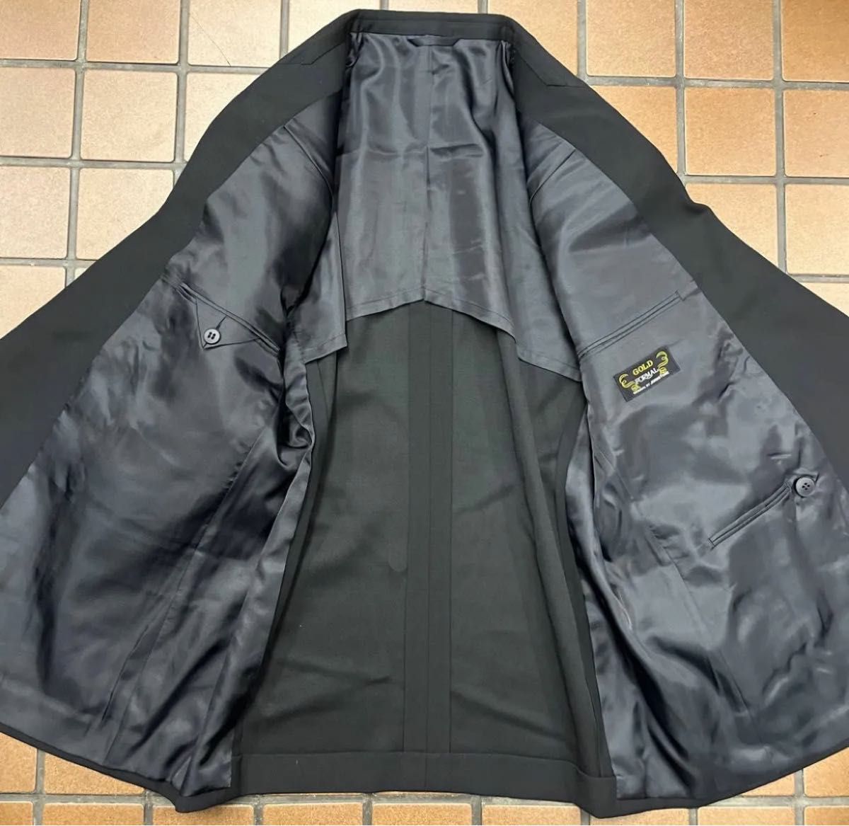 新品 BE4 S Mスーツ メンズ ダブルスーツ 4B 《日本製 礼服 冠婚葬祭★ウール100%》ブラックフォーマルオールシーズン 新品 BE4 S Mスーツ メンズ ダブルスーツ 4B 《日本製 礼服 冠婚葬祭★ウール100%》ブラックフォーマルオールシーズン