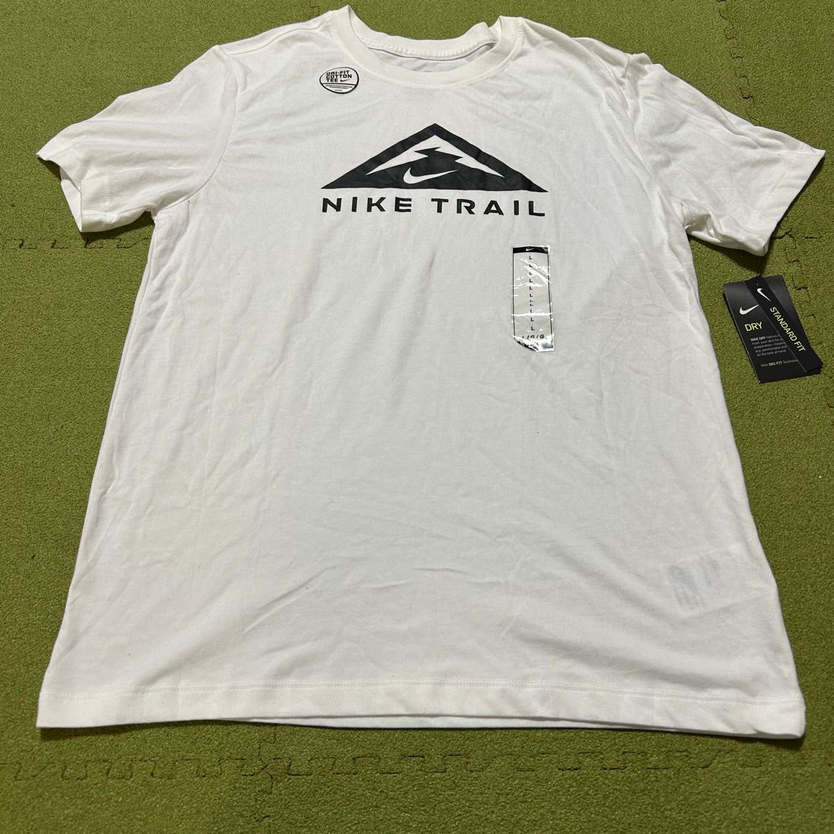 新品未使用 NIKE ナイキ  trail トレイル Ｔシャツ Lサイズ