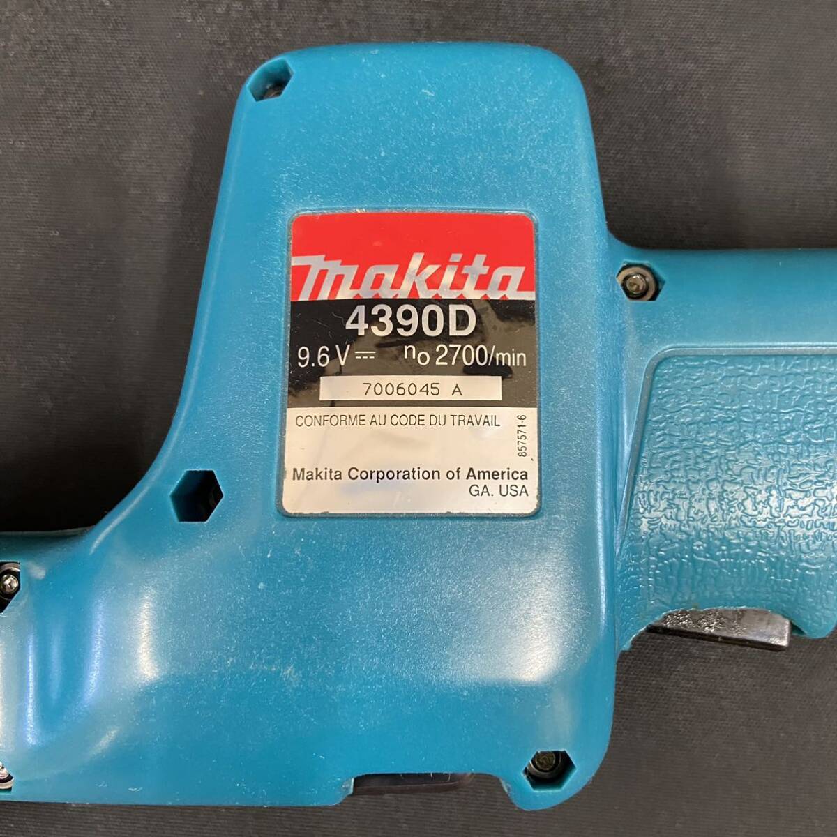 R1295【 makita 電池レシプロソー 4390D 】 マキタ充電式 電池レシプロソー 替刃付き 工具 DIY用品 切断機 動作OK 現状品_画像4