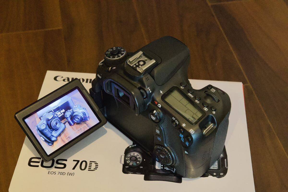 【即撮影可】Canon EOS 70Dボディ＋BG-E14（バッテリーグリップ）＋EF-S18-200mm F3.5-5.6 IS（ズームレンズ）＋64GB SDXCカード付の画像10