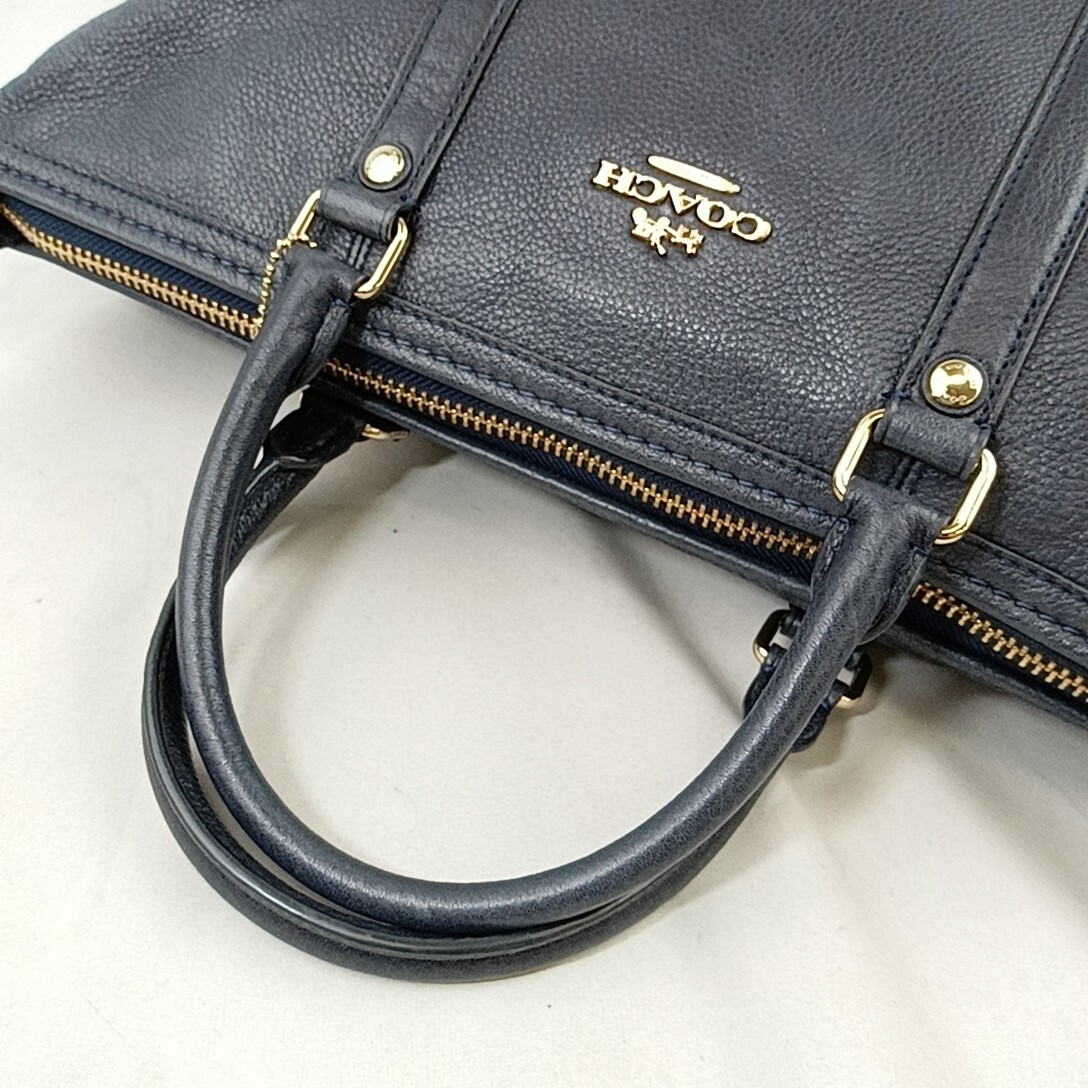 C ◎【商品ランク:B】コーチ COACH 型押し レザー ロゴメタル ロゴチャーム付 2way ショルダーベルト付 ハンドバッグ 手提げ トート 婦人鞄_画像6