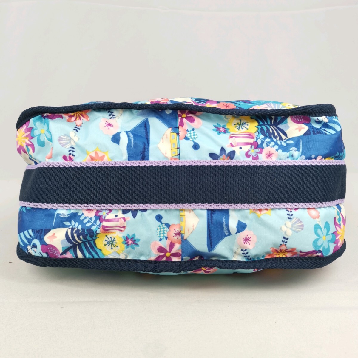 11 #【商品ランク:B】レスポートサック × Disney It's a Small World by Lesportsac 総柄 ショルダー / ボディ バッグ 斜め掛け 婦人鞄_画像7