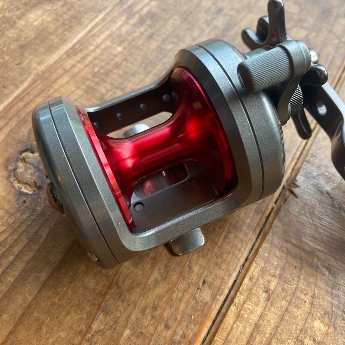 6299円 ダイワ daiwa キャタリナ 20H 右ハンドル ライトタックル 6299円 ダイワ daiwa キャタリナ 20H 右ハンドル ライトタックル