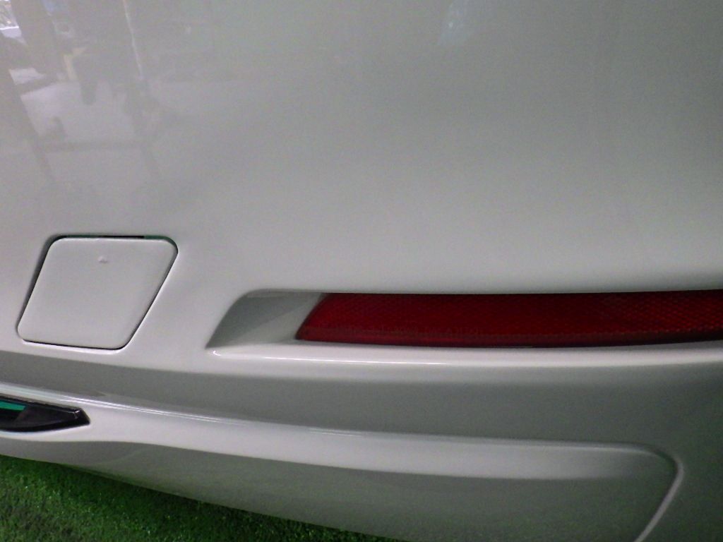BMW320i[F30前期]リアバンパー 300白の画像4