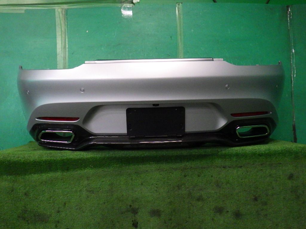 ベンツAMG GT S[C190前期]カーボンパッケージ リアバンパー 982銀の画像1