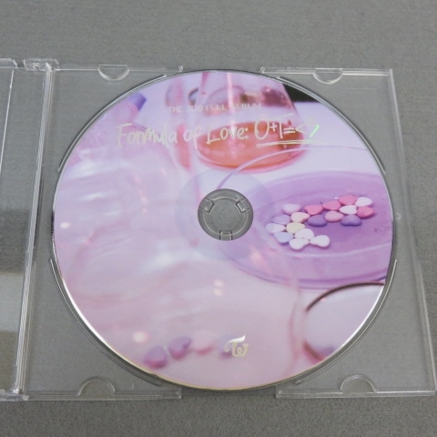 O121★CD TWICE THE 3RD FULL ALBUM　Formula of Love　O＋T≦3　ナヨン/チェヨン　5/17★F_画像3