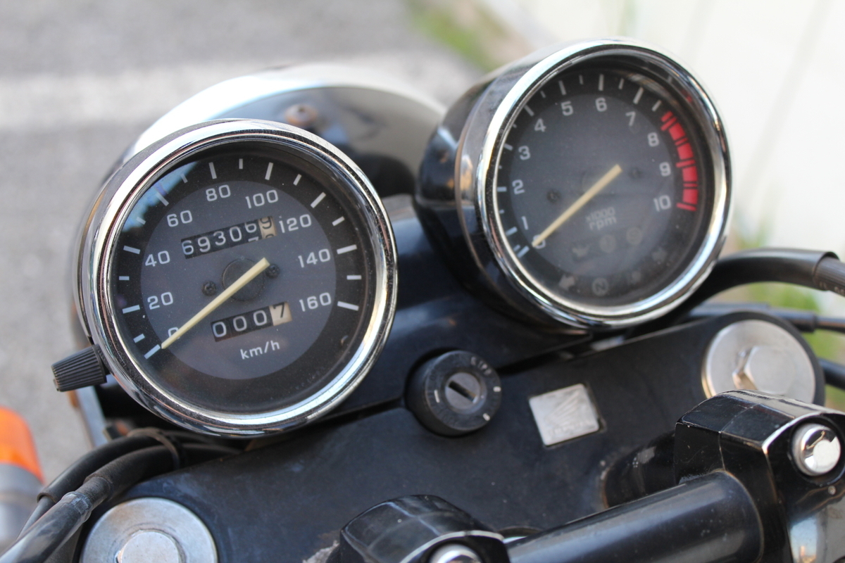 В среднем из 400 приборов. Панель приборов cb400 version s. Vrx 400. Москвич 400 приборная панель. В среднем из 400 приборов.