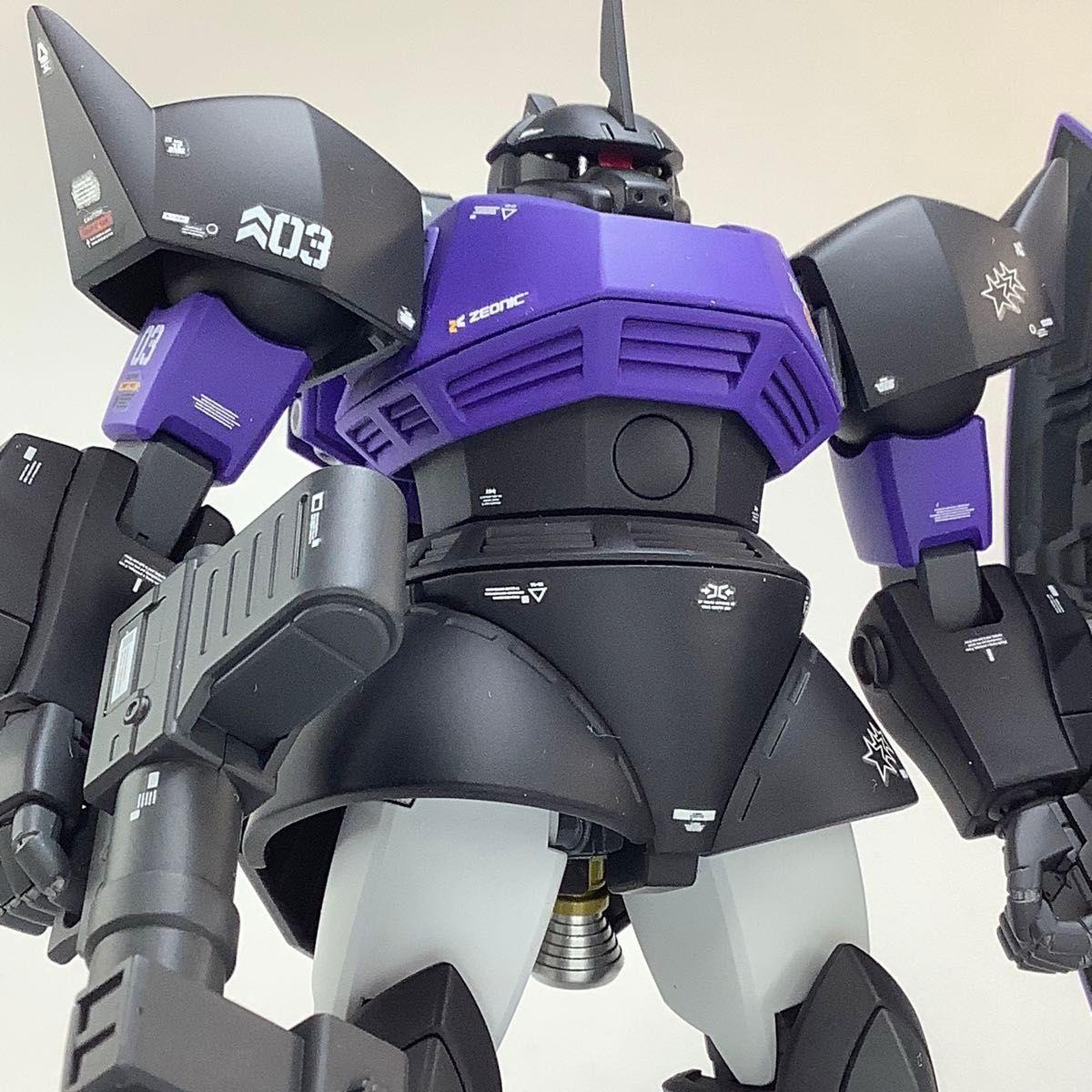 プレミアムバンダイ限定 HG MS-14B 高機動型ゲルググ【黒い三連星仕様】塗装済完成品り