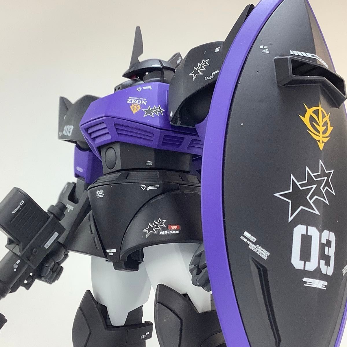 プレミアムバンダイ限定 HG MS-14B 高機動型ゲルググ【黒い三連星仕様】塗装済完成品り