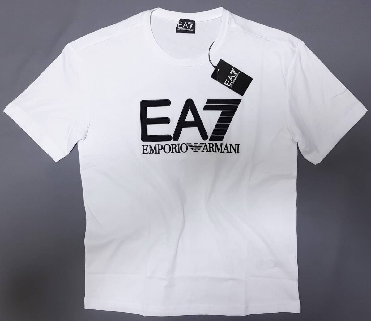 [新品] EA7 / EMPORIO ARMANI ビッグ刺繍ロゴ入り【メンズ・ジャージ半袖Tシャツ】◆2023年春夏モデル サイズ：S(46相当) ◆色：白の画像1