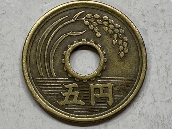 昭和２８年　５円黄銅貨　流通品　NO.7826_画像4