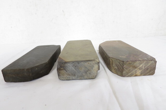 A. 天然砥石 砥石 ３個 総重量:約3.5kg まとめてセット 理容 床屋 大工道具 7005118011_画像2