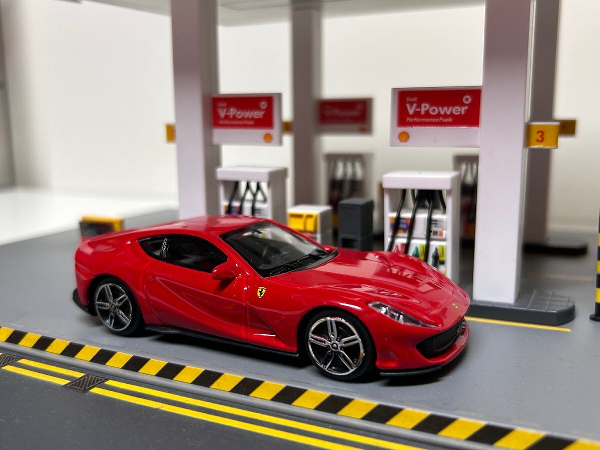 Burago 1/43 Ferrari 812 Superfast　レッド　フェラーリ　812スーパーファスト　ブラーゴ_画像1