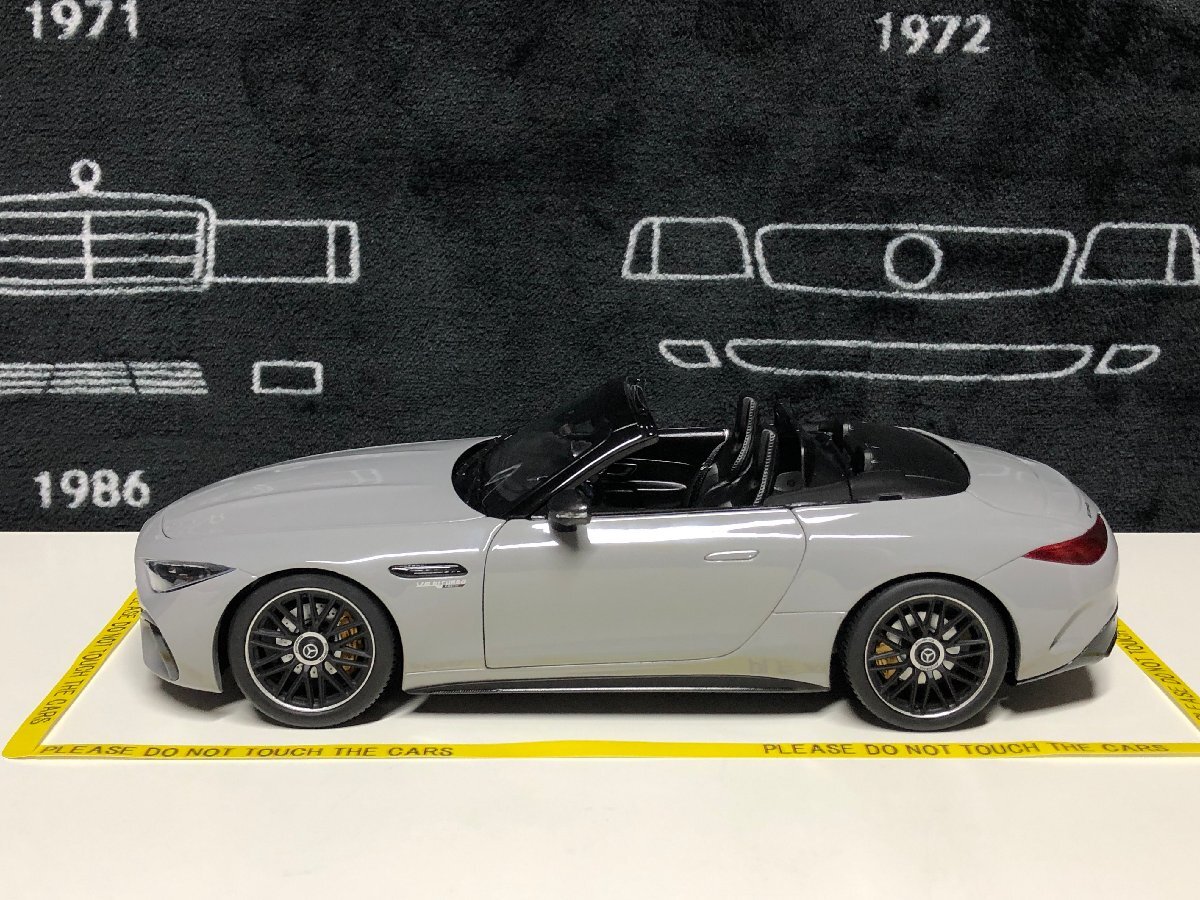 iScale 1/18 Mercedes Benz SL63 AMG (R232) 4MATIC 2022 ALPINE GREY　メルセデス　ベンツ_画像5