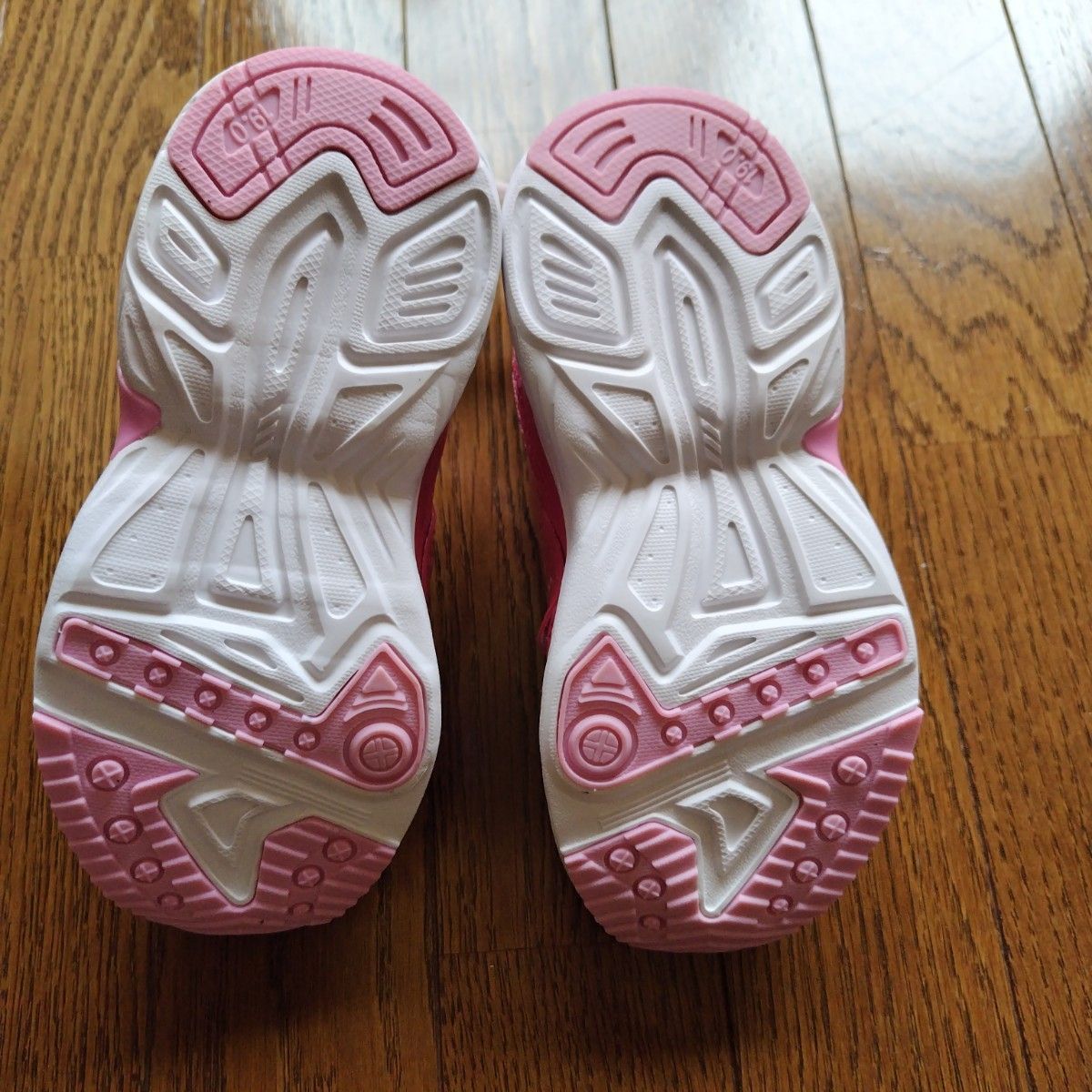 ひろがるスカイプリキュア　靴　スニーカー　女の子　ピンク　19センチ　新品未使用　タグ付き